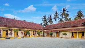 Front of property - OYO 95262 Hotel Djatmiko Villa's Family  (Sumberagung)