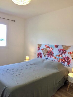 3 quartos, ferros/tábuas de passar roupa, Wi-Fi, roupa de cama