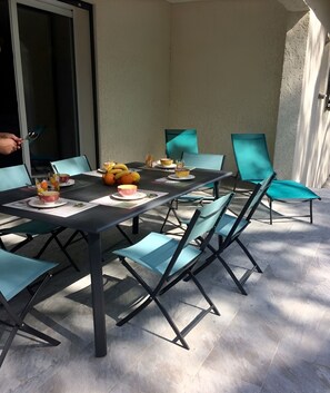 Outdoor dining - Beautiful, comfortable villa (Prunelli-di-Fiumorbo)