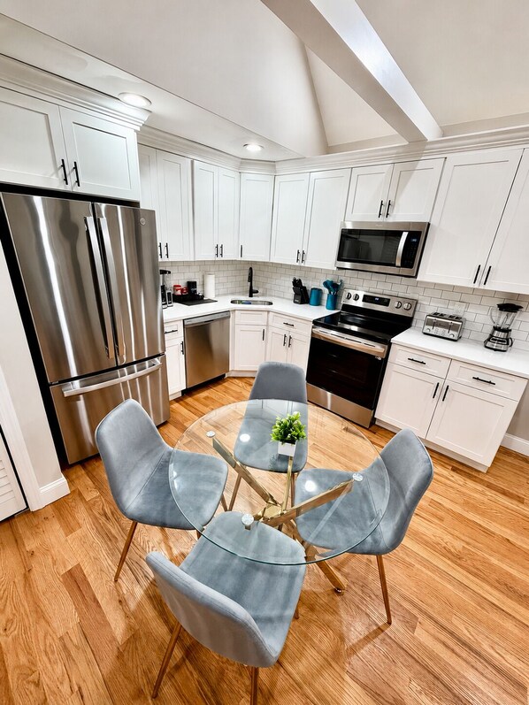 Private kitchen - Private 1BR Apt, 2BD 1BA, Sleeps 5, Clean & Reliable, Near NYC (Scotch Plains)