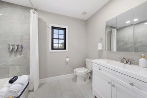 Hair dryer, towels, soap, toilet paper - Private 1BR Apt, 2BD 1BA, Clean & Reliable, Near NYC (Scotch Plains)