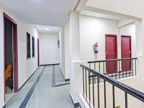 Deluxe Gummidipundi Dass Residency