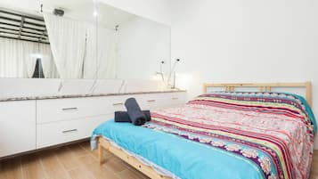 Iron/ironing board, Internet, bed sheets