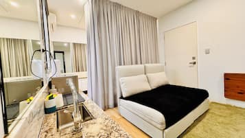 Iron/ironing board, Internet, bed sheets