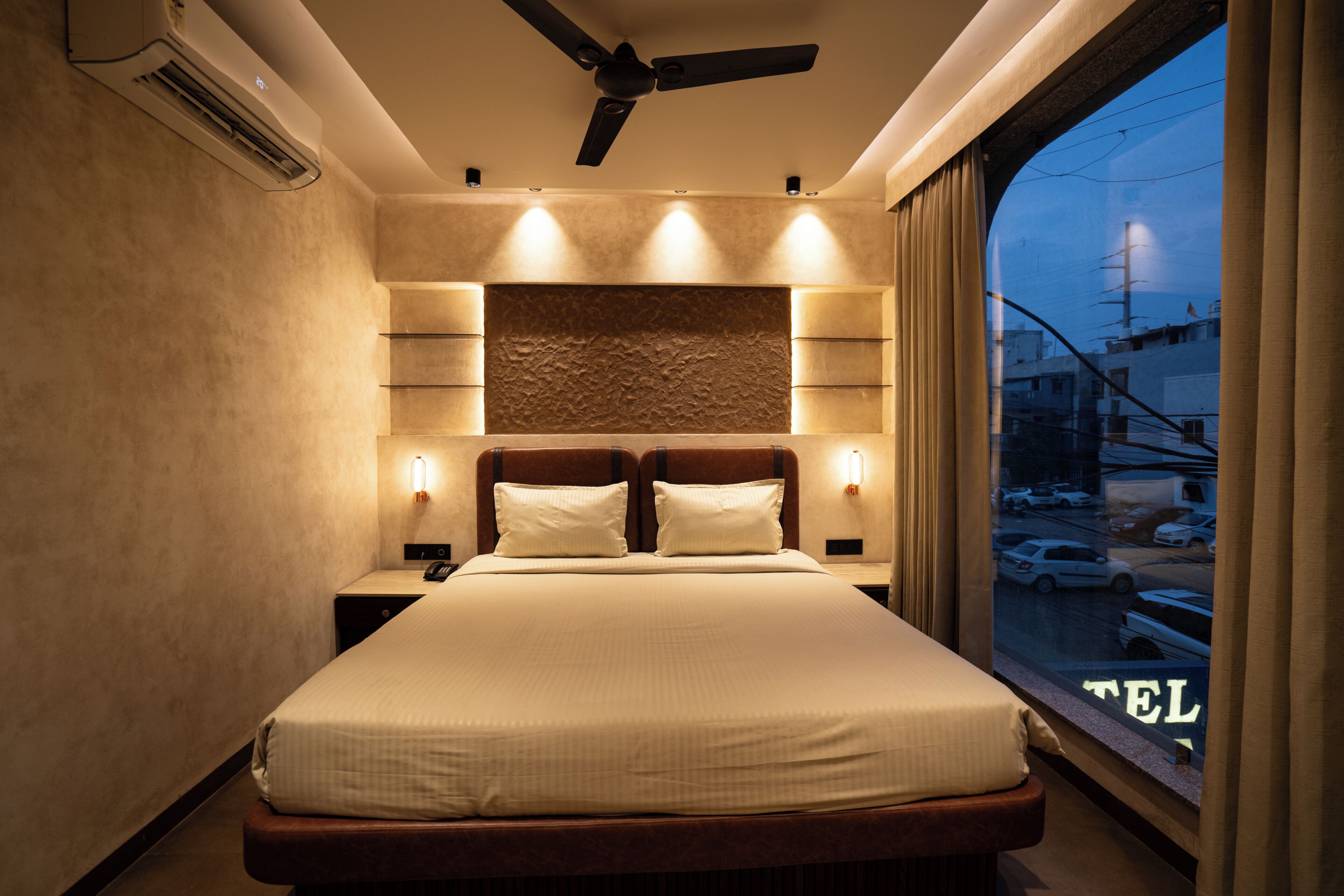 Deluxe Double Room | Meja, ruang kerja komputer riba, Wi-fi percuma 