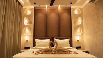 Deluxe Double Room | Individually furnished, desk, laptop workspace, free WiFi