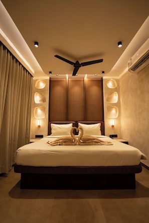Deluxe Double Room | Individually furnished, desk, laptop workspace, free WiFi - HOTEL MURA BLISS (Indore)