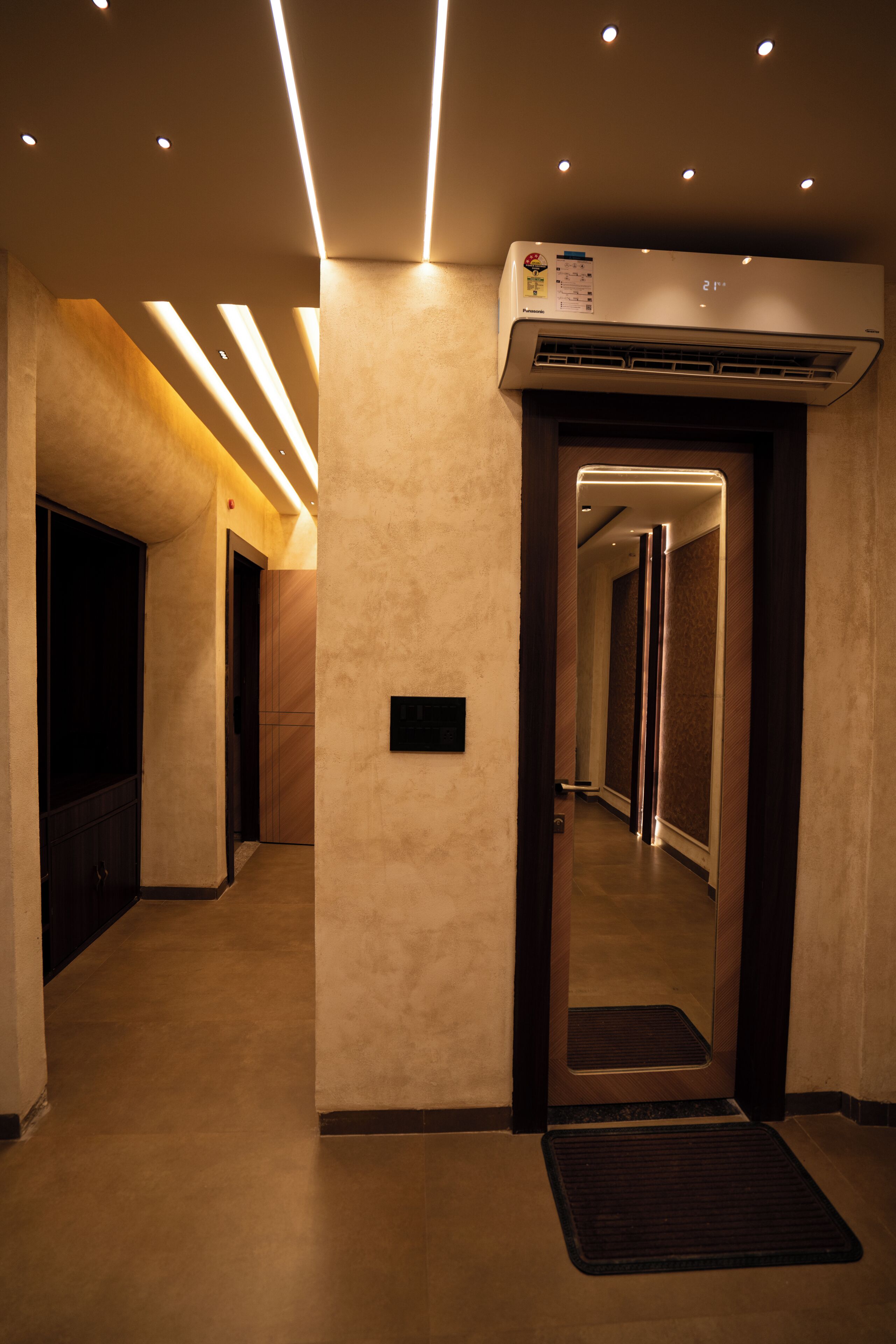 Luxury Suite, City View | Living area | 32-inch Smart TV with satellite channels