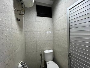 Shower, towels - Hotel O near Rahmat International Wildli (Banda Aceh)