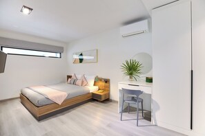Casa adosada, balcón, vistas al mar | Caja fuerte, tabla de planchar con plancha, wifi gratis