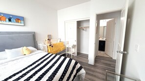 3 Schlafzimmer, Zimmersafe, Schreibtisch, Bügeleisen/Bügelbrett