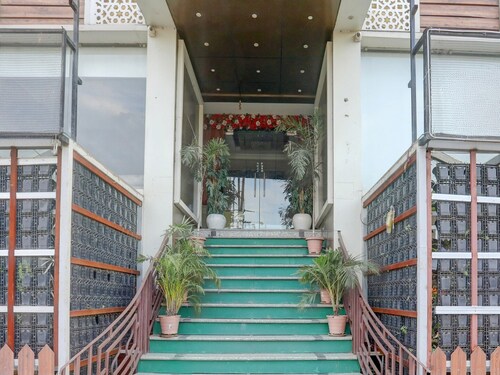 Premium The Golden Crown Hotel