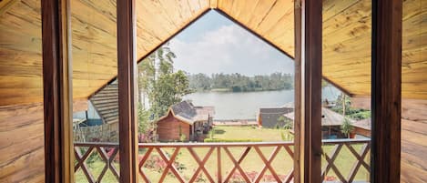 Deluxe Room | Lake view