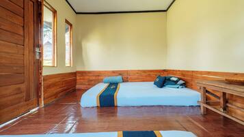 Standard Room | Desk, bed sheets