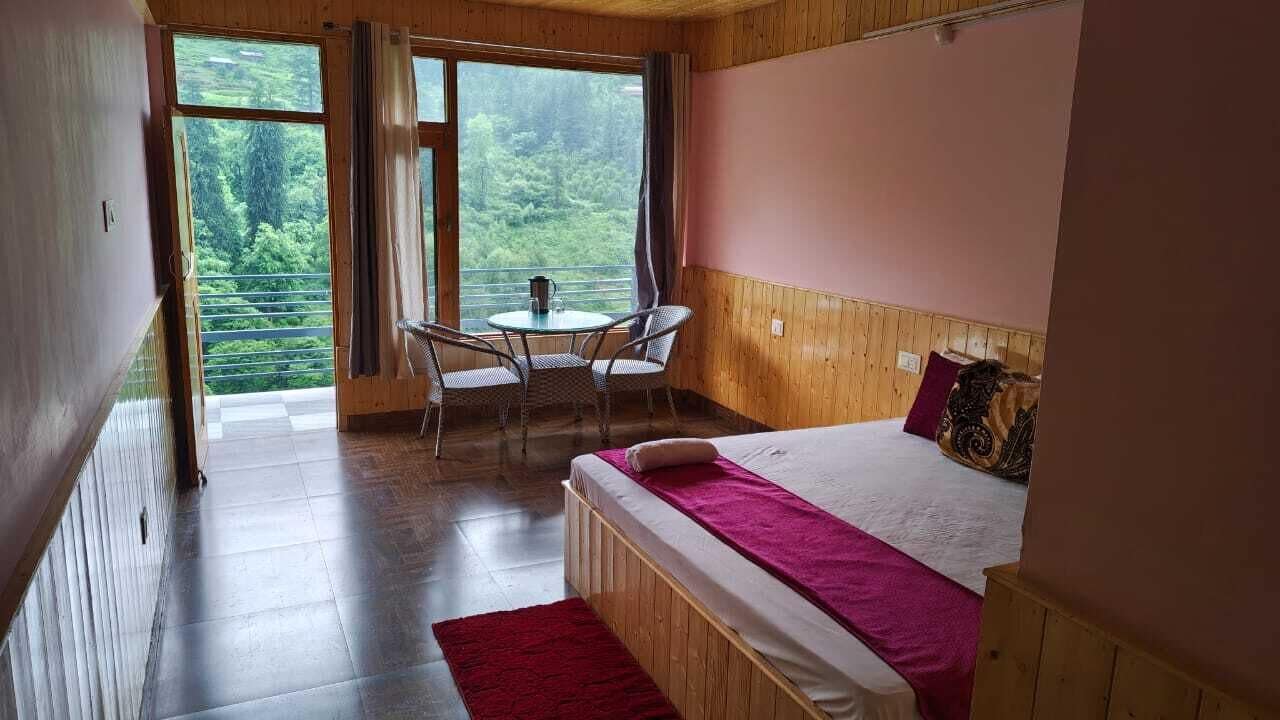 Espacio para trabajar con laptop y wifi gratis 