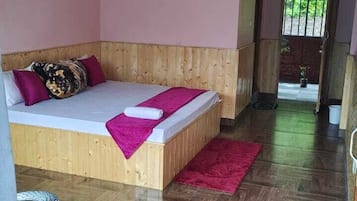 Espacio para trabajar con laptop y wifi gratis