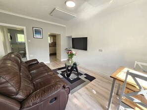 Living area - Pittentrail Inn – Rogart Apartment (Rogart)