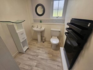 Bathroom - Pittentrail Inn – Rogart Apartment (Rogart)