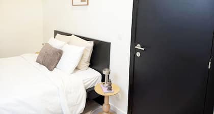 Central Ghent | Stylish Private Room in Shared Apartment with High-Speed Wi-Fi