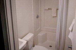 Bathroom - 1 Queen Bed|Nsmk|Kitchen (Fayetteville)