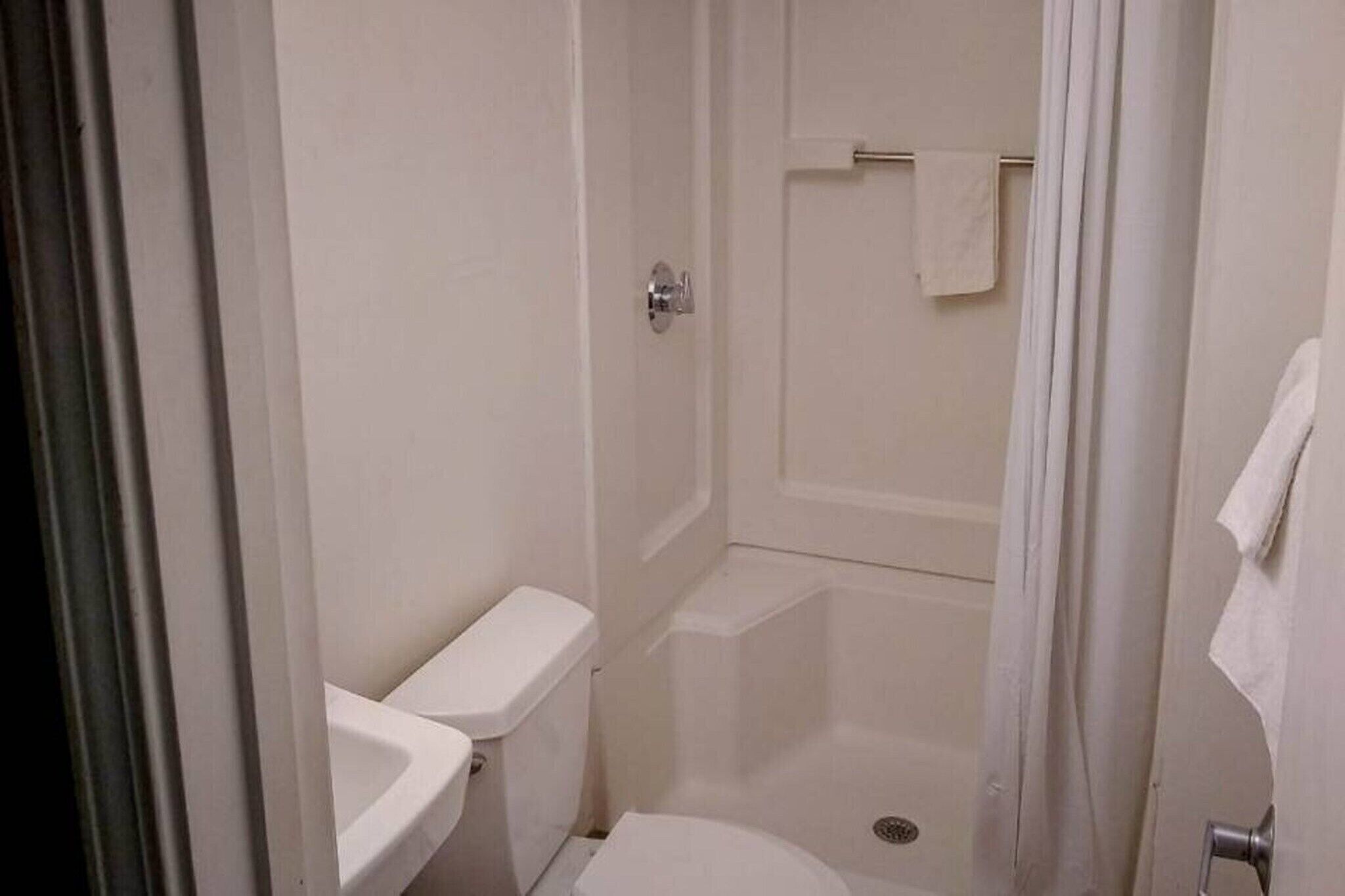Shower, towels