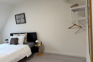 1 habitación, tabla de planchar con plancha, wifi gratis y ropa de cama 