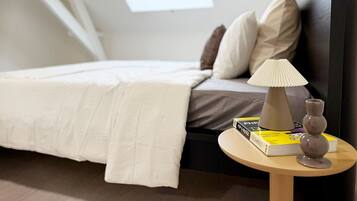 1 slaapkamer, een strijkplank/strijkijzer, gratis wifi, beddengoed
