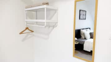 1 slaapkamer, een strijkplank/strijkijzer, gratis wifi, beddengoed