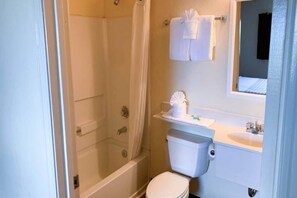 Shower, towels - 1 Queen Bed|Smoking,Sofa-Bed (Myrtle Beach SC)