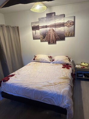 3 bedrooms, iron/ironing board, travel cot, free WiFi
