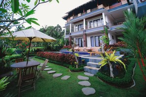 Outdoor dining - The Life Artelier Ubud (Gianyar)
