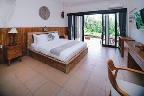 Desk, laptop workspace, free WiFi - The Life Artelier Ubud (Ubud)