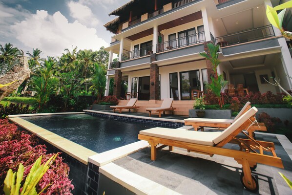 Outdoor pool - The Life Artelier Ubud (Ubud)