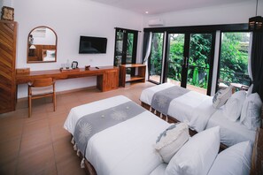 Desk, laptop workspace, free WiFi - The Life Artelier Ubud (Gianyar)