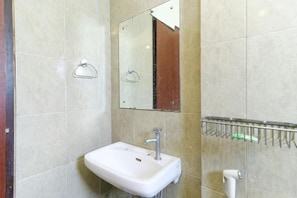 Suite | Bathroom - Cove Premisol (Denpasar)
