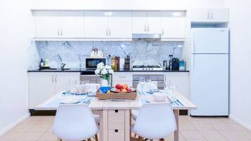 Coffee/tea maker, fridge, microwave, oven