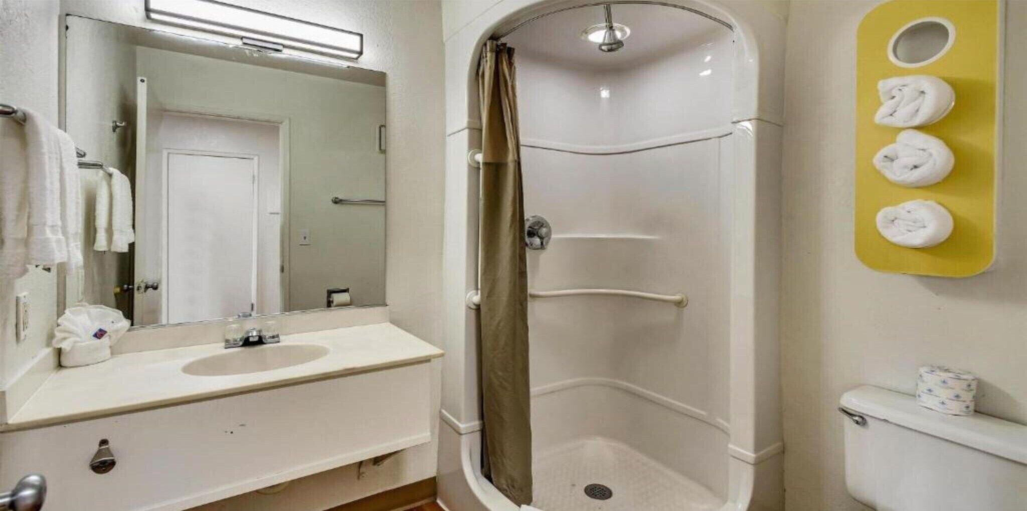 Shower, towels