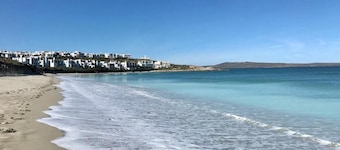 Hidden Gem Un joyau unique pour 7 personnes, 3 chambres avec salle de bains privative, une piscine chauffée à l'énergie solaire pour la nage en longueur de 12 m