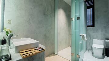 Familie villa, 5 slaapkamers | Badkamer | Een douche, een haardroger, pantoffels, handdoeken