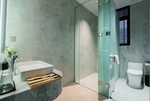 Familie villa, 5 slaapkamers | Badkamer | Een douche, een haardroger, pantoffels, handdoeken