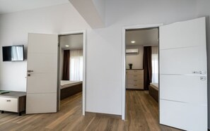Suite, Balcony, Sea View | Living area | Flat-screen TV - Weekend Family Hotel (Karolino-Bugaz)