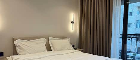 Tabla de planchar con plancha, Internet, ropa de cama