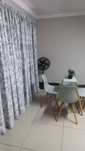Dining - Cozy, Private & Homey Unit (Randburg)
