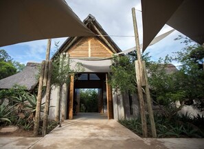 Exterior - Royal Thonga Safari Lodge - Private Bush Chalet (Manguzi)