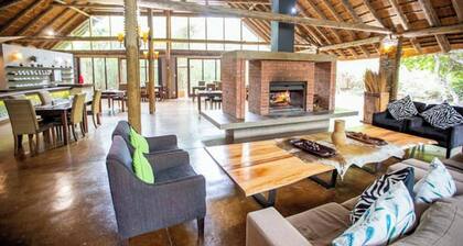 Royal Thonga Safari Lodge - Private Bush Chalet