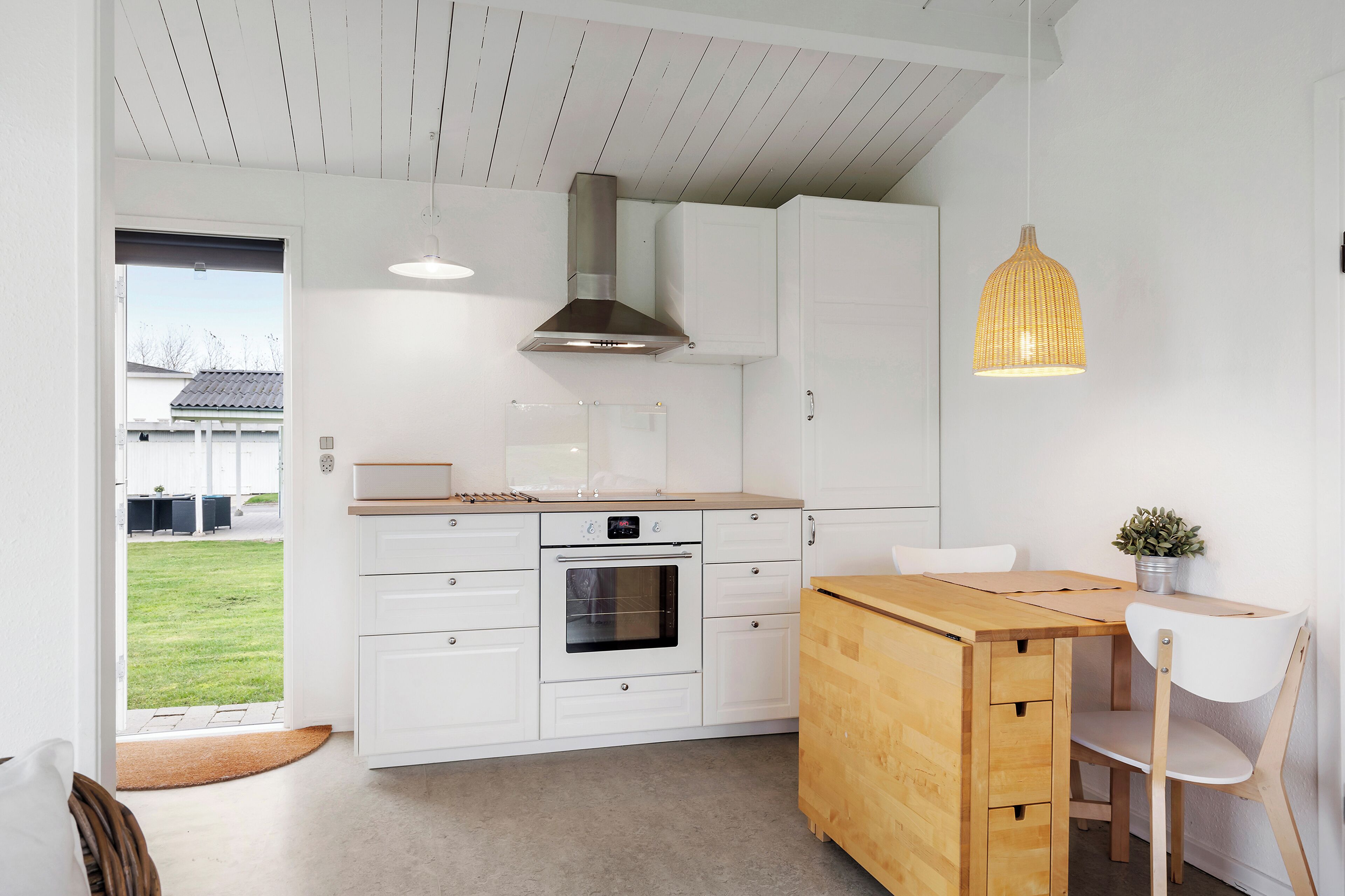 Refrigerador con freezer, horno, placa de cocina, lavavajillas