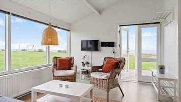 Cosy Cottage with Full Kitchen - 12 H | Living area