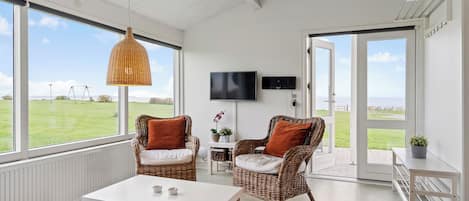 Cosy Cottage with Full Kitchen - 12 H | منطقة المعيشة