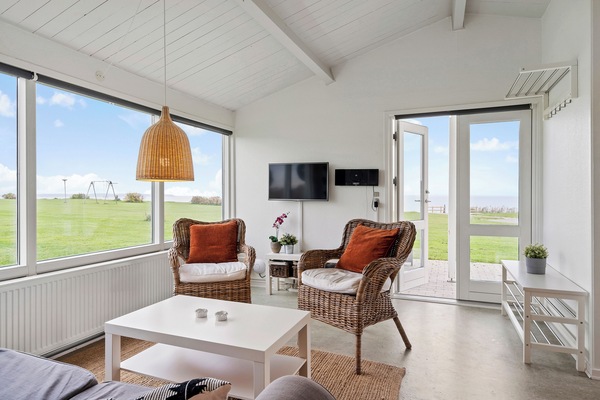 Cosy Cottage with Full Kitchen - 12 H | Living area