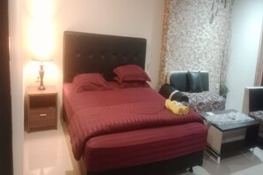 1 habitación, escritorio, wifi gratis y ropa de cama 